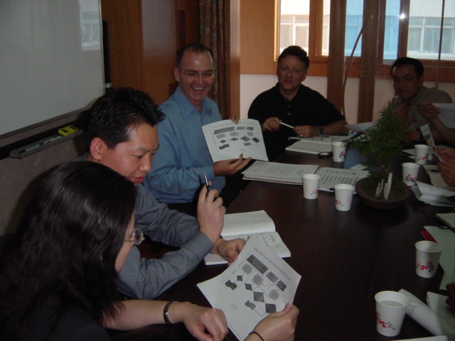 2002年聯(lián)合國國際開發(fā)署醫(yī)療咨詢專家Cliff Letton總裁在求是總部交流中國疾病預(yù)防控制中心（CDC）項(xiàng)目(二)