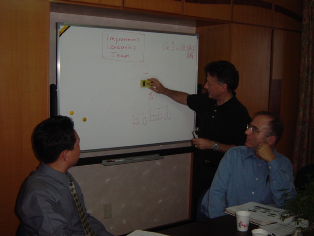 2002年聯(lián)合國國際開發(fā)署醫(yī)療咨詢專家Cliff Letton總裁在求是總部交流中國疾病預(yù)防控制中心（CDC）項(xiàng)目(一)